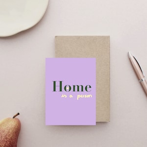 Postkarte • Home is a Person  • Karten  | gelb | Lila | Pastel  | Positiv  | Emoji | coole Postkarten | Zuhause | Heimat