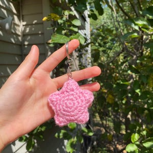 pink crochet star keychain