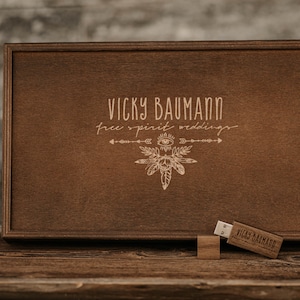 Set - Scatola regalo in legno fatta a mano con incisione e chiavetta USB con incisione &quot;Wood Love&quot; - Colore: &quot;NOCE&quot;