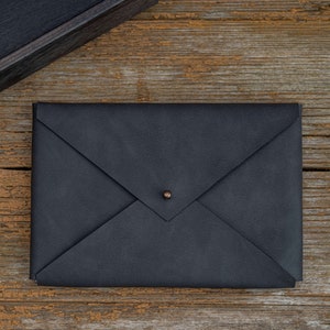 Vegan leather envelope "Vintage" in size 13x19 without engraving in the color anthracite