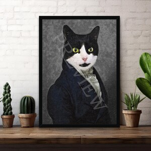 K&ouml;nnte beinhalten: Eine schwarz-wei&szlig;e Katze, die einen blauen Anzug und eine wei&szlig;e Krawatte tr&auml;gt. Die Katze hat gr&uuml;ne Augen und einen wei&szlig;en Fleck auf der Brust. Der Hintergrund ist eine graue Leinwand.