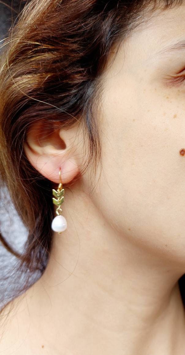 Boucles d'oreilles pour mariée diamantées délicates petites en cristal et perles Swarovski