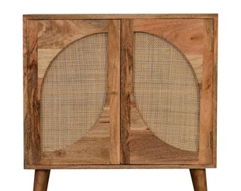 Credenza con ante in legno di quercia e rattan