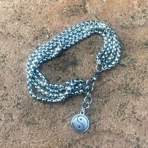 Chain Bracelet 3 mm stacked Venetian Chain with Yin Yang Charm