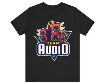 チームオーディオ半袖Tシャツ、音楽プロデューサーシャツ、サウンドエンジニアグラフィックTシャツ、イベント制作Tシャツ、オーディオエンジニアギフト