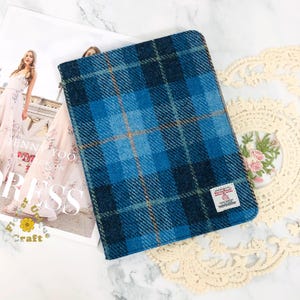 Op maat gemaakte Harris Tweed blauwe stof iPad-hoesje voor iPad mini 7 Air Pro 11&#39;&#39; 13&#39;&#39; 2024, iPad 10e 11e generatie, iPad Air 6-hoesje, Schotse ruit stof