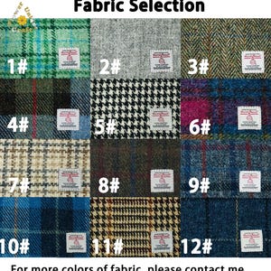 Op de afbeelding: Een selectie van 12 verschillende tweed stoffen, genummerd van 1 tot en met 12. Elk stofstaal is gelabeld met een nummer en de naam "Harris Tweed". De tekst "Fabric Selection" staat bovenaan de afbeelding. De tekst "Voor meer kleuren stof, neem dan contact met me op." staat onderaan de afbeelding.