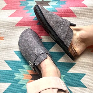 Wool Cork Clogs in Grey / Felt Clog Sandals. afbeelding 6