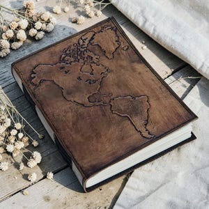 Weltkarte geprägtes Leder Journal 200x120 Reisetagebuch Skizzenbuch Handgefertigtes Leder Notizbuch Braun Grau 200 Seiten Geschenk für Reisende