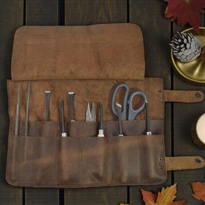 Enrollador de herramientas de cuero de grano completo hecho a mano, marrón bourbon