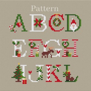 以下が含まれることがあります： クリスマスをテーマにしたアルファベットのクロスステッチパターン。文字は、ヒイラギ、キャンディーケーン、トナカイ、その他のフェスティバル要素で飾られています。