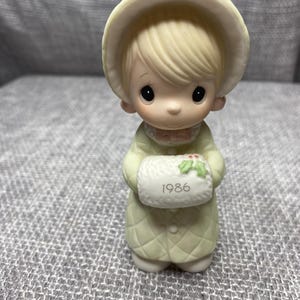 Vintage Precious Moments Figure *Wishing You A Cozy Christmas -by Enesco (Retired)