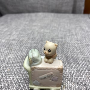 ヴィンテージ プレシャス モーメンツ フィギュア *エネスコ社製 シュガータウン ラゲッジ カート (廃盤)