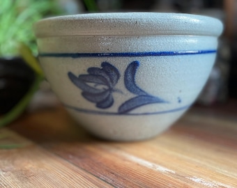 Vintage 1985 Rowe Pottery Works Lg Blaue Blumen-Rührschüssel - Salzglasur