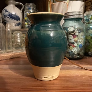 ROWE POTTERY WORKS Jarrón/maceta de 6&quot;, arcilla esmaltada verde, estampado