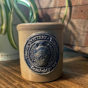 Rowe Pottery Works 2004 Blue Slip 1/2 pinta Crock Salt Glaze