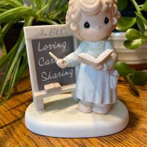 Vintage Precious Moments Figur * Teach Uns To Love One Bracelet von Enesco (Retired)