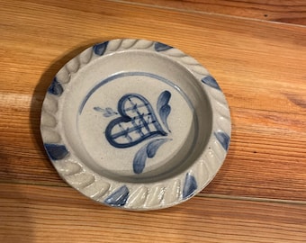 Vintage Rowe Pottery Works miniatuur taartbord 30-jarig jubileum gevleugeld hart zoutglazuur