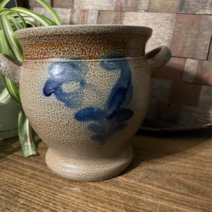 Jarrón pequeño de dos asas de Rowe Pottery Works, colección histórica de 2001