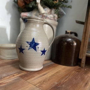 Jarra vintage Rowe Pottery Works de gres de 18 cm con esmalte de sal Folk Prim Star, año 2006