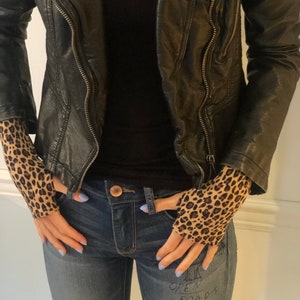 Women's Arm Warmer Sleeves: Fashionable, fitted leopard print "Copycat" arm sleeves, long gloves - Warmadillas