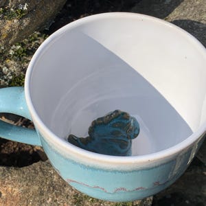 Teetasse/Kaffeetasse/Keramiktasse/Tontasse/Teepott/Kaffeepott/Handgeformte,handglasierte Tasse/Türkise  Tasse mit Dino
