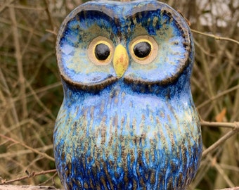 Niedlicher, blau-grüner Kauz/ Gartendeko/ Keramikvogel frostfest