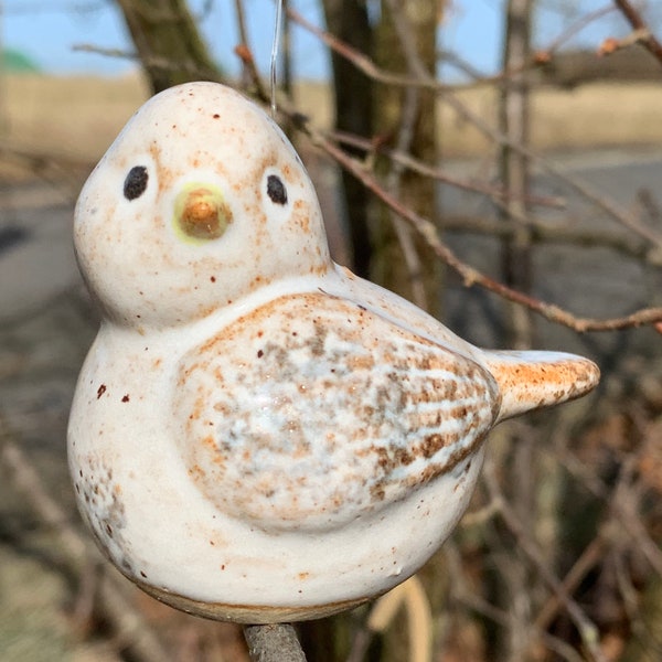 Fröhliche, weiße Meise/ Gartendeko/ Keramikvogel frostfest