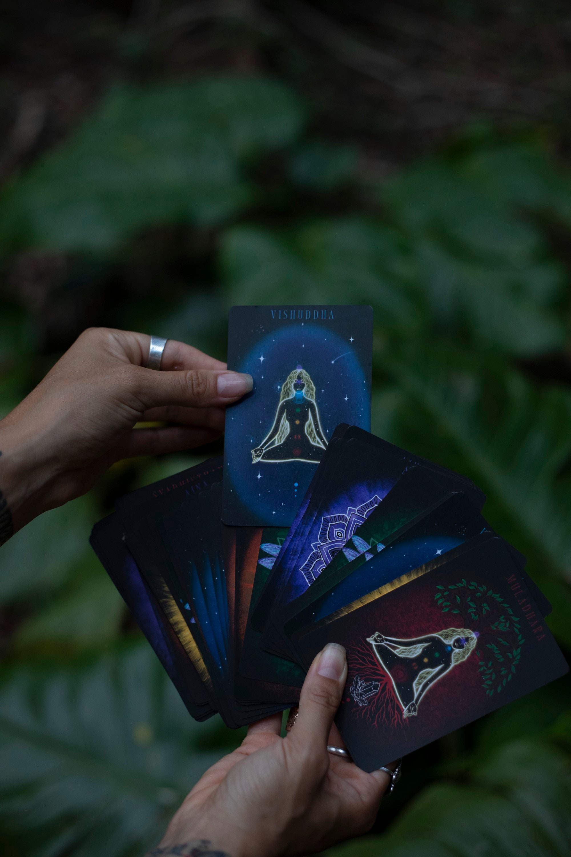 Baraja De Tarot Simbólica De 78 Cartas – Diseño Arquitectónico Para Exploración Espiritual Y Fiestas