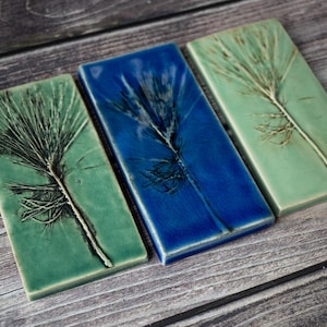 3x6 &quot;&quot;White Pine Botanical Art Tiles (3), handgefertigte Keramikfliesen für Küchen Backsplash oder Cottage Installation als dekorative Akzentfliese.&quot;