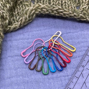 Beautiful stitch markers in sets of 15, 18 and 25 colors - safety pins - lockable