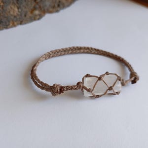 Roh Selenit Armband • Makramee Kristall Armband • Verstellbares Schiebeknoten Armband • Natürlicher Edelstein Schmuck Bild 10
