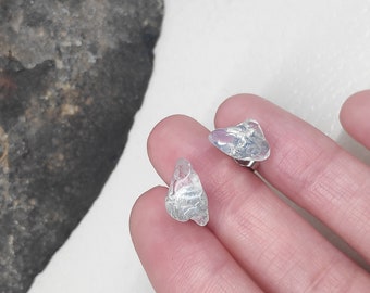 Clous d'oreilles faits main en opaline : acier inoxydable minimaliste