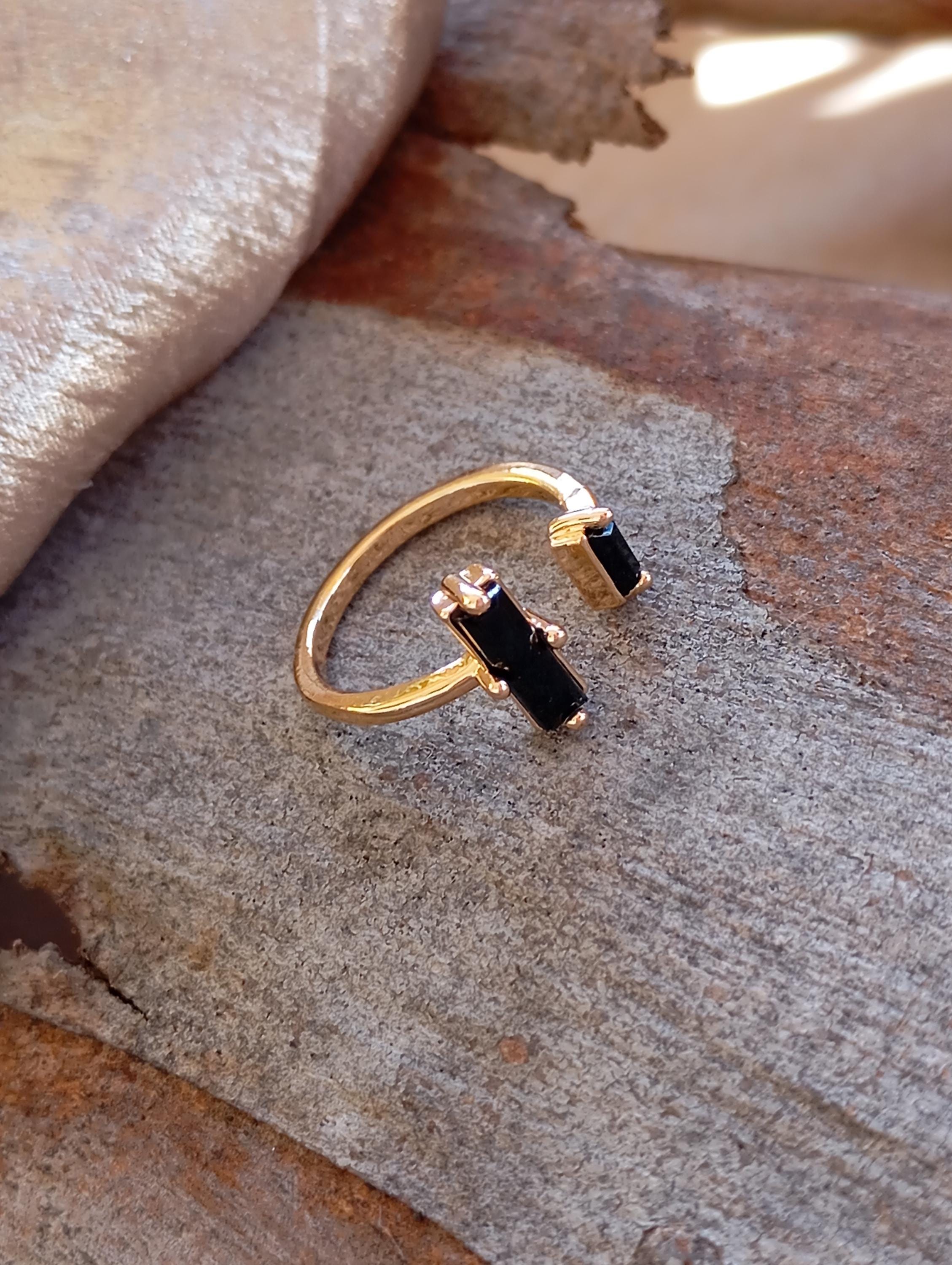 Adjustable  finger ring, fashion dainty elegant womens open ring, black onyx, party jewelry, bohemian finding