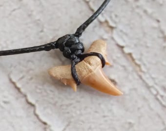 Natural Shark Tooth Necklace, Adjustable Nylon Cord Pendant, Handmade Surfer Tribal Jewelry, Unisex Beach Necklace