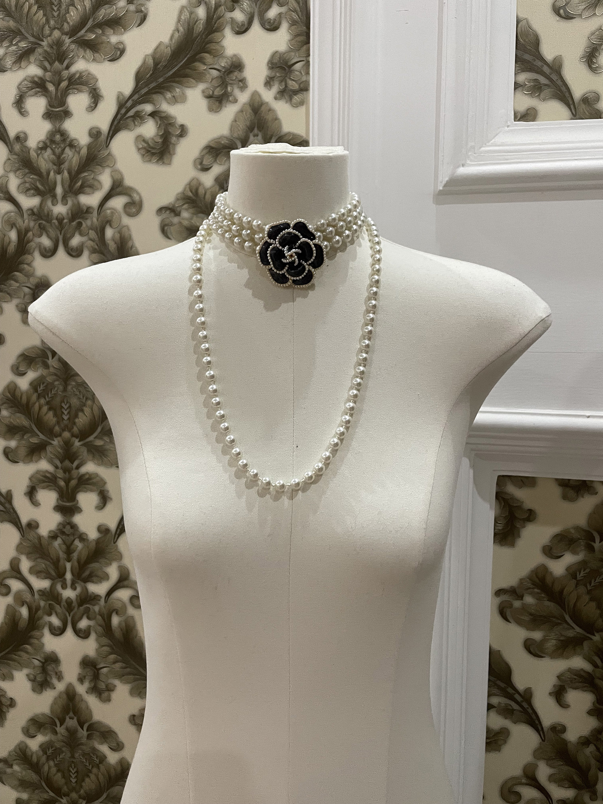 Chanel long pearls necklace Paris-Moscow collection