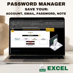 Könnte beinhalten: Ein Laptop-Bildschirm zeigt eine Tabellenkalkulation mit dem Titel "Passwort-Manager". Die Tabellenkalkulation hat Spalten für Website-URL, Kategorie, E-Mail und Notizen. Die Tabellenkalkulation soll Benutzern helfen, ihre Passwörter zu organisieren. Der Laptop steht auf einem weißen Tisch mit einer braunen Vase im Hintergrund. Der Text "EXCEL" und "XLS" ist in der unteren rechten Ecke des Bildes sichtbar.
