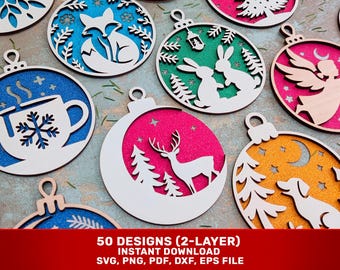 Op de afbeelding: Een verzameling lasergesneden kerstversieringen met verschillende ontwerpen, waaronder een vos, konijnen, een hert, een engel en een hond. Elk ornament heeft een cirkelvorm met een decoratief uitgesneden ontwerp en een lus om op te hangen. De ornamenten zijn in verschillende kleuren.