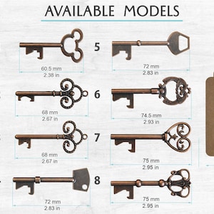 Puede incluir: Ocho estilos diferentes de llaveros abrelatas de estilo antiguo. Cada llavero est&aacute; hecho de metal y presenta un dise&ntilde;o &uacute;nico. Los llaveros se muestran sobre un fondo de madera clara. Las medidas de cada llavero se indican en pulgadas y mil&iacute;metros.