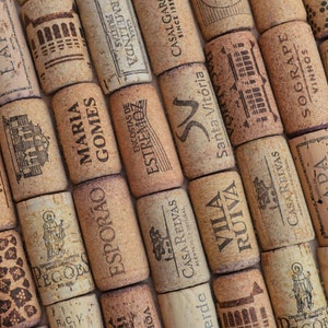 Un DIY para hacer letras con tapones de corcho  Artesanía corchos de vino,  Corchos de vino, Manualidades