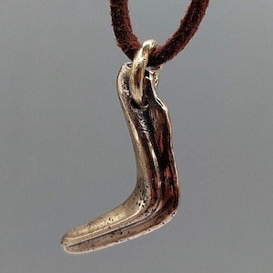 Celtic Claw Amulet / Celtic Artifacts / Celtic Beast / Hunter Amulet / Celtic Gifts / Celtic Pendant / Celtic Jewelry / Druid Amulet