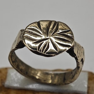 Middeleeuwse bloemenring / middeleeuwse ring / oude ring / middeleeuwse artefacten / antieke ring / middeleeuwse sieraden maat 14,5 mm (VS 4)