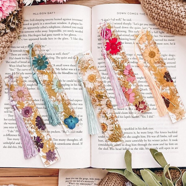 Spring Wildflowers Bookmark | Real Dried Daisy Flowers | Bookmark for Women | Gift for Book Lover | Custom Aesthetic Bookmark