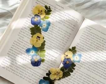 Marque-page fleur bleu, lavande et jaune | Fleurs séchées pressées | Joli marque-page pour femme | Idée cadeau pour amoureux des livres | Marque-page fait main