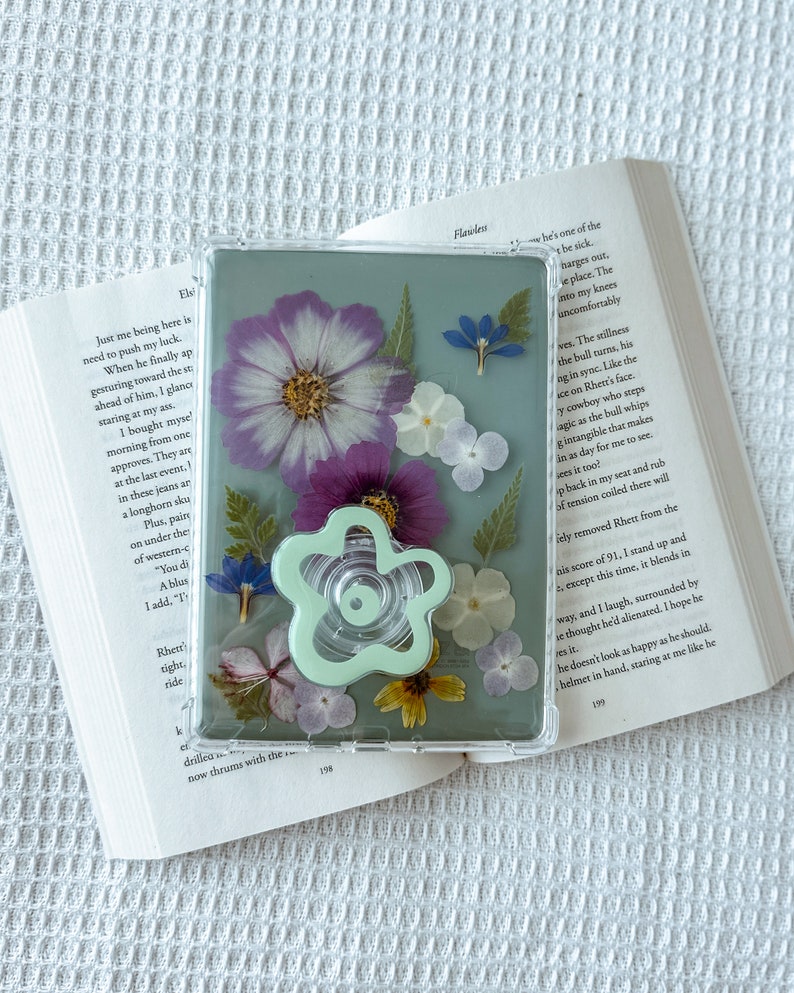 Real Wildflower Floral Insert for Kindle Kindle Ebook Accessories Cottagecore, Spring Aesthetic Gift for Book Lover Gift for Her image 2