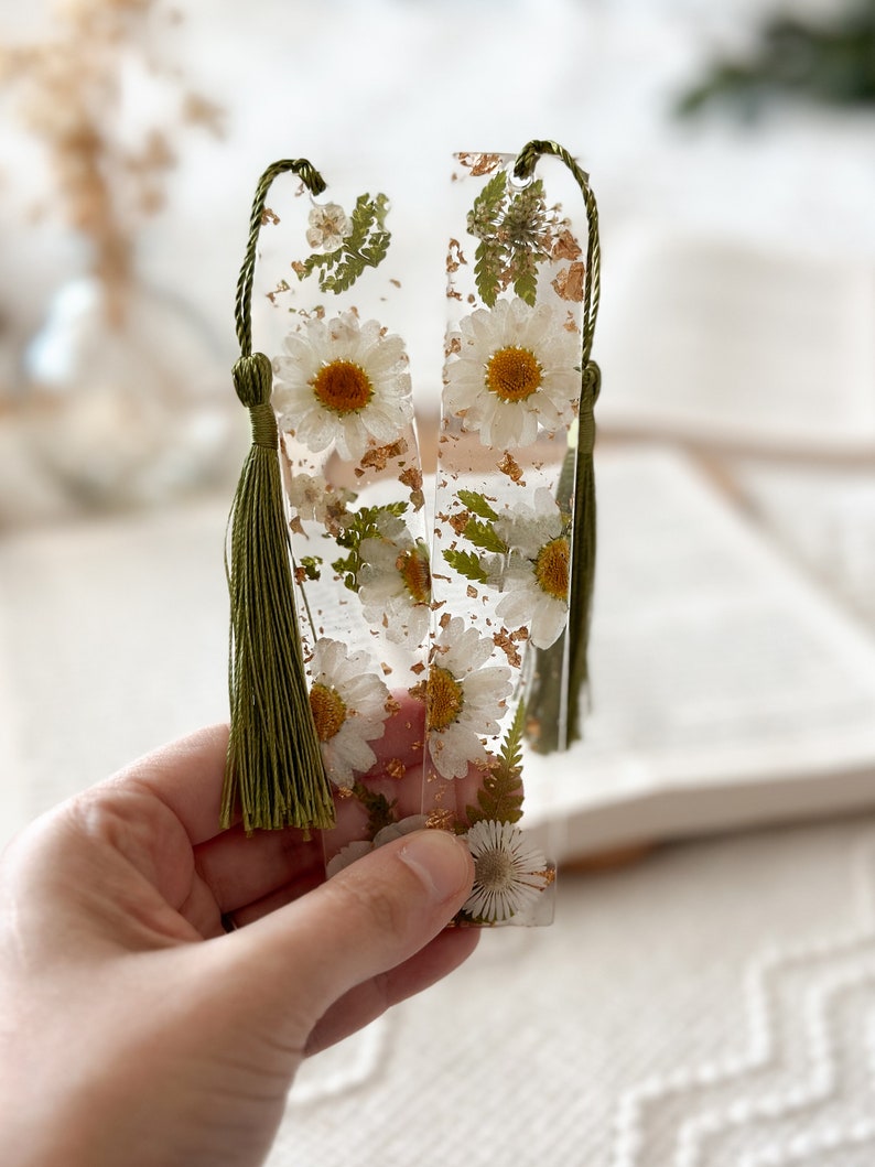 White Daisy Spring Wildflower Resin Bookmark Real Dried Flowers Bookmark for Women Gift Idea Custom Bookmark image 2