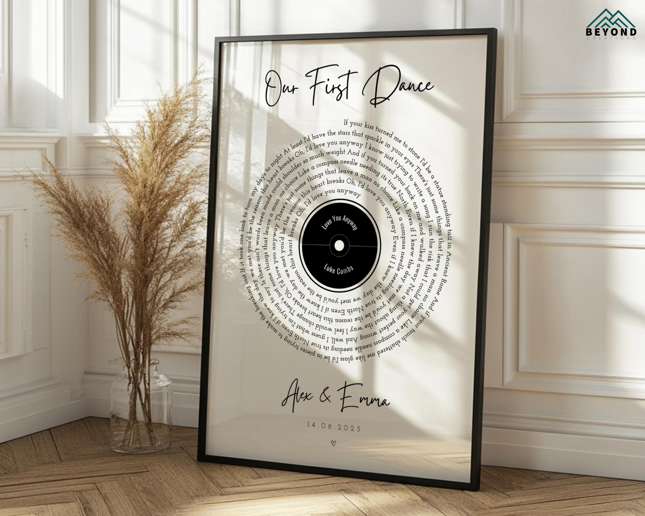 Personalisierte Vinyl Lyric Jubiläum Hochzeit Print Rahmen & Geschenk | Unsere ersten Tanzlieder Paare Benutzerdefinierter Text Lyrik Dekor für ihre Freundin