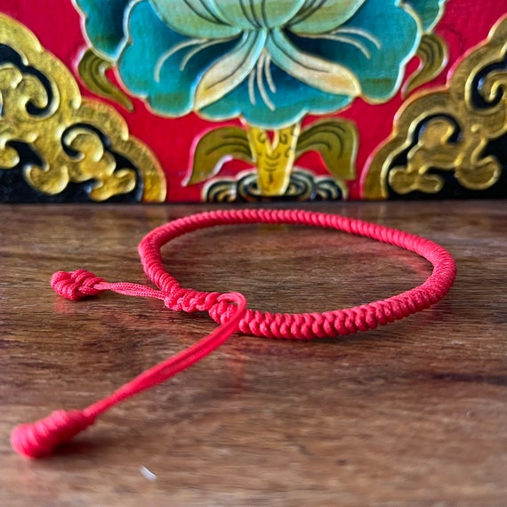 Tibetan Buddhist Om Mani Mantra White Metal Bracelet / handmade in nepal