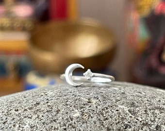 Toe Ring Moon and Star  solid Silver adjustable Toe ring