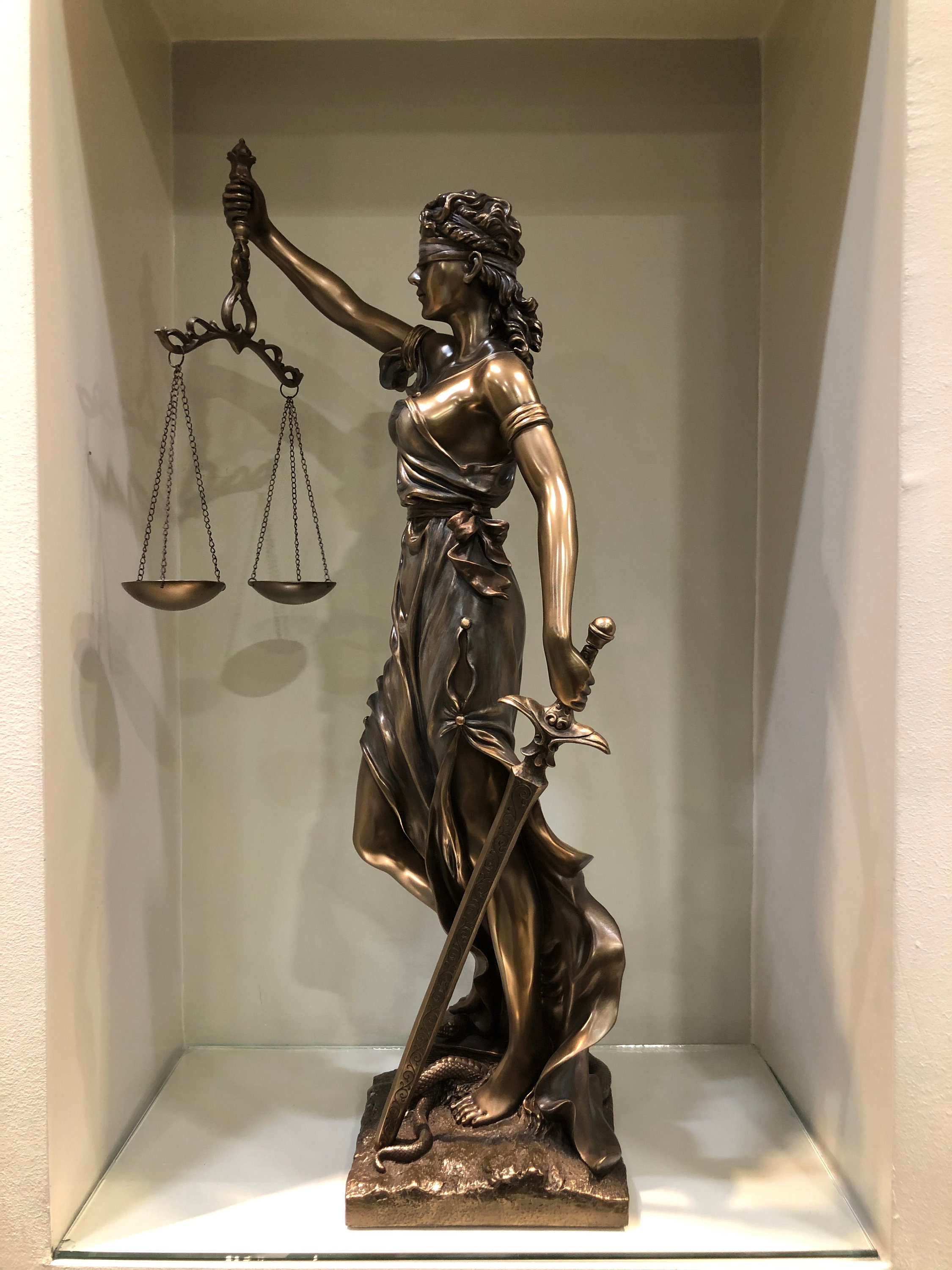 銀貨 偉大なるギリシャ神話シリーズ「法と掟と正義の女神」剣と秤のテミス 銀貨 偉大なるギリシャ神話シリーズ「法と掟と正義の女神」剣と秤